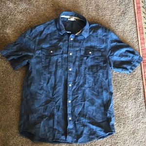 Men’s short sleeved button down shirt